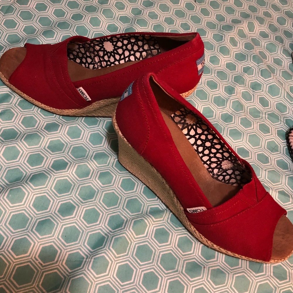 Toms wedges